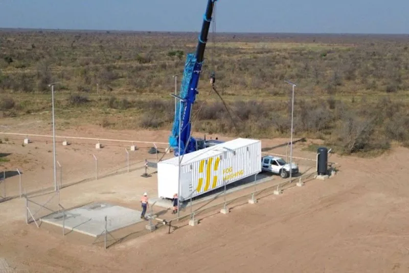 Crane setting a Fog Hashing container onto its pad at a remote greenfield site